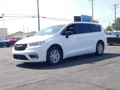 2025 Chrysler Pacifica Select