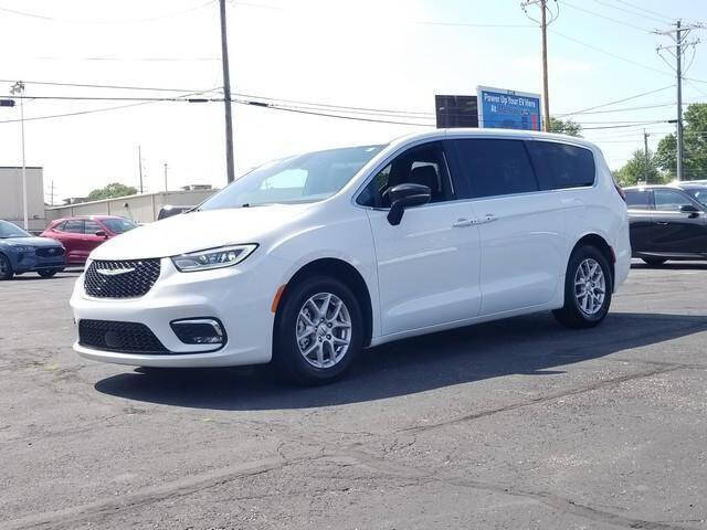 2025 Chrysler Pacifica Select