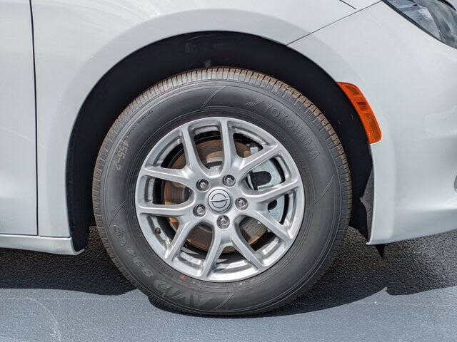 2026 Chrysler Voyager LX