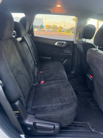 2016 Nissan Pathfinder SV