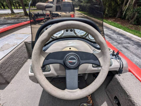 2004 Tracker Bass Boat