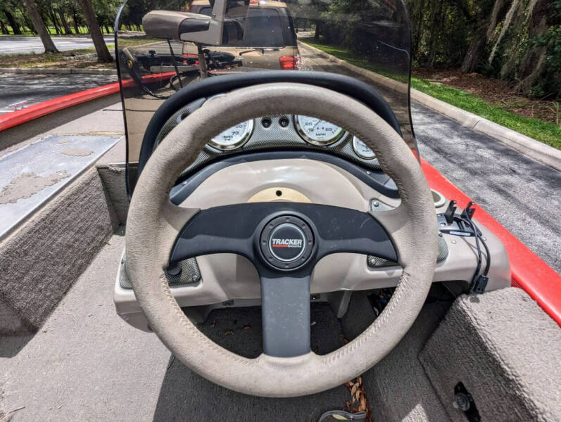 2004 Tracker Bass Boat