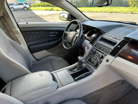 2010 Ford Taurus SEL