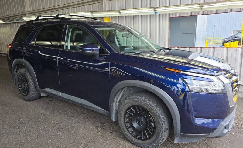 2022 Nissan Pathfinder SV
