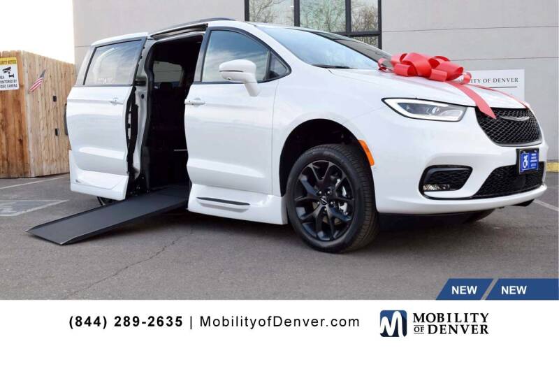 2022 Chrysler Pacifica for sale at CO Fleet & Mobility in Denver CO