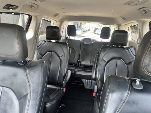 2017 Chrysler Pacifica Touring-L