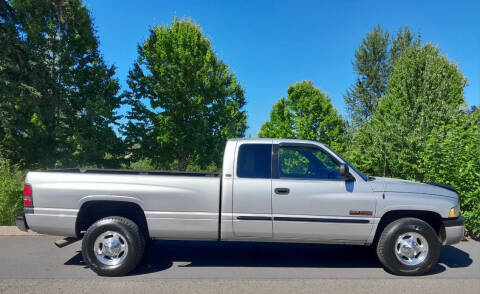 2002 Dodge Ram 2500 for sale at CLEAR CHOICE AUTOMOTIVE in Milwaukie OR