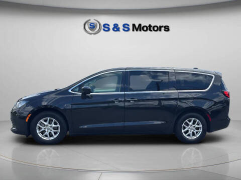 2020 Chrysler Voyager LX