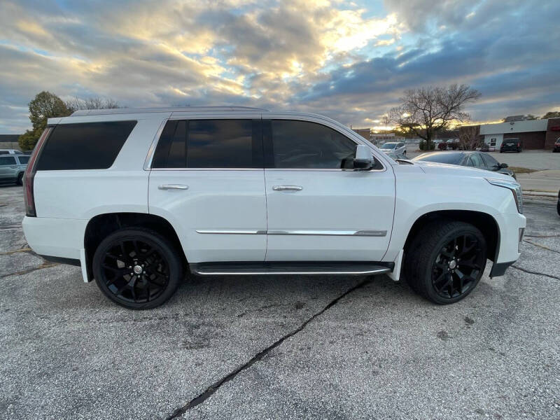 2016 Cadillac Escalade Luxury Collection