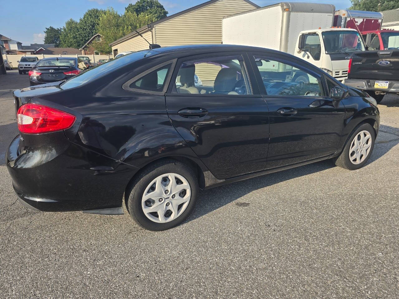 2011 Ford Fiesta for sale at QUEENSGATE AUTO SALES in York, PA