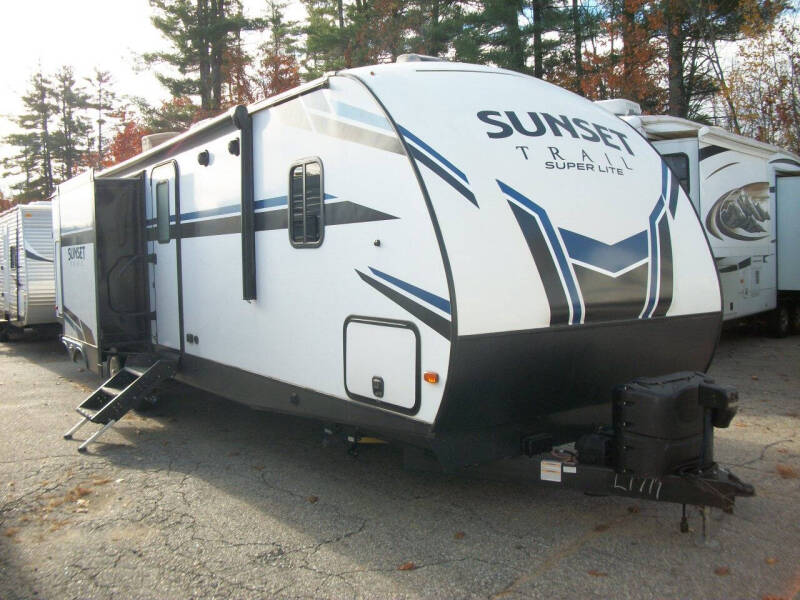 2020 Sunset Trail Ultra lite 331BH for sale at Olde Bay RV in Rochester NH