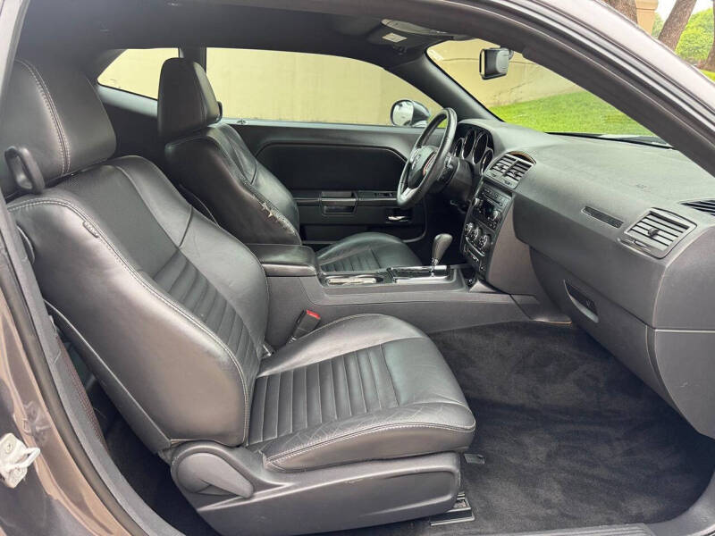 2014 Dodge Challenger SXT Plus