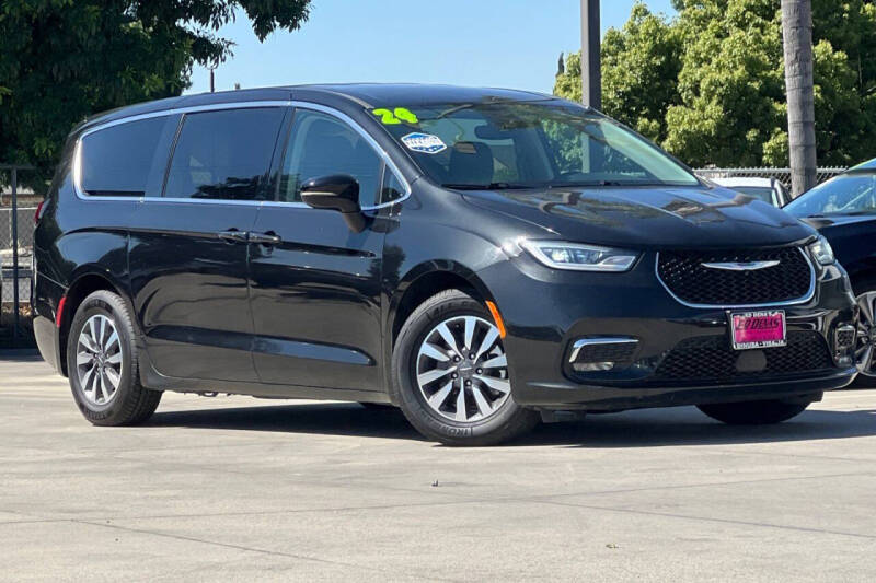 2024 Chrysler Pacifica Plug-In Hybrid Select