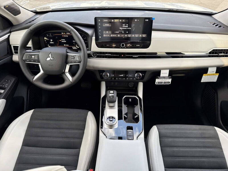 2026 Mitsubishi Outlander SE
