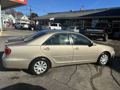 2005 Toyota Camry LE