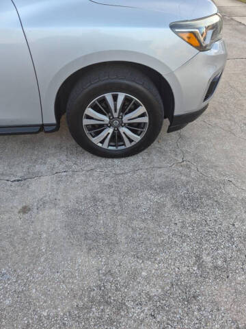 2017 Nissan Pathfinder SV