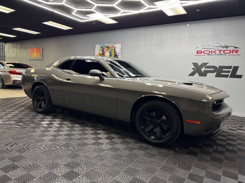2019 Dodge Challenger SXT's photo