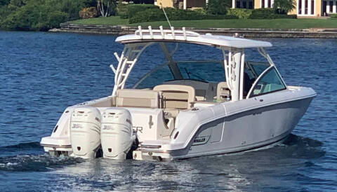 2018 Boston Whaler 320 Vantage