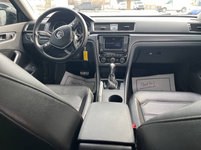 2017 Volkswagen Passat 1.8T R-Line