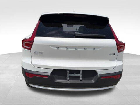 2023 Volvo XC40 B5 Plus Bright Theme