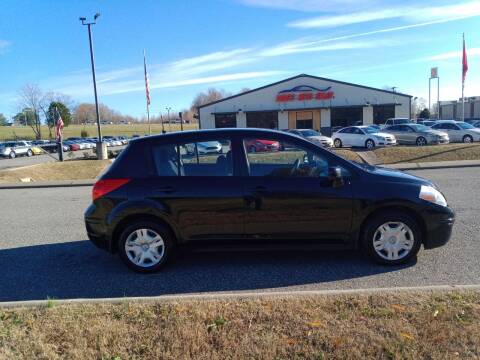2012 Nissan Versa for sale at DOUG'S AUTO SALES INC in Pleasant View TN
