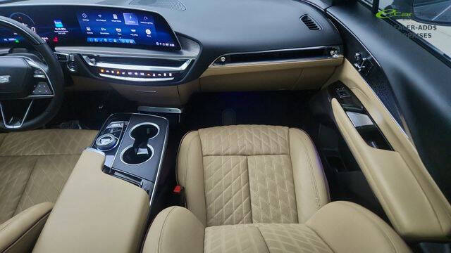 2024 Cadillac LYRIQ Luxury 3