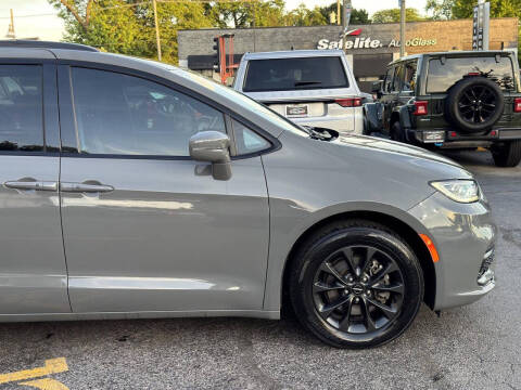 2021 Chrysler Pacifica Touring