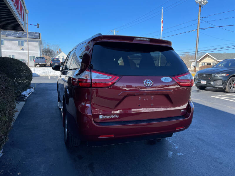 2017 Toyota Sienna LE 8-Passenger
