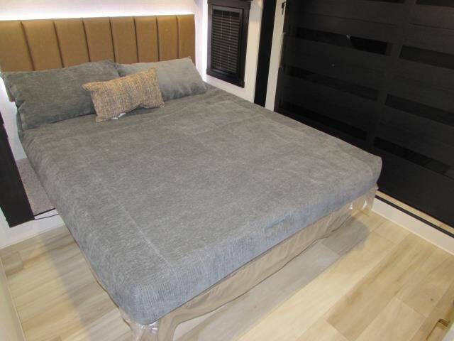 2025 Forest River F320 VIEW