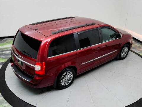 2013 Chrysler Town and Country Touring-L