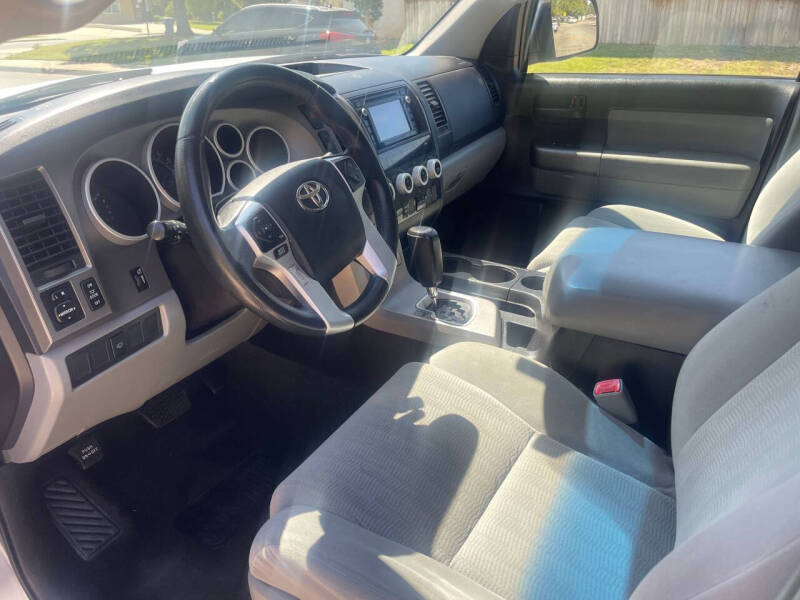 2016 Toyota Sequoia SR5