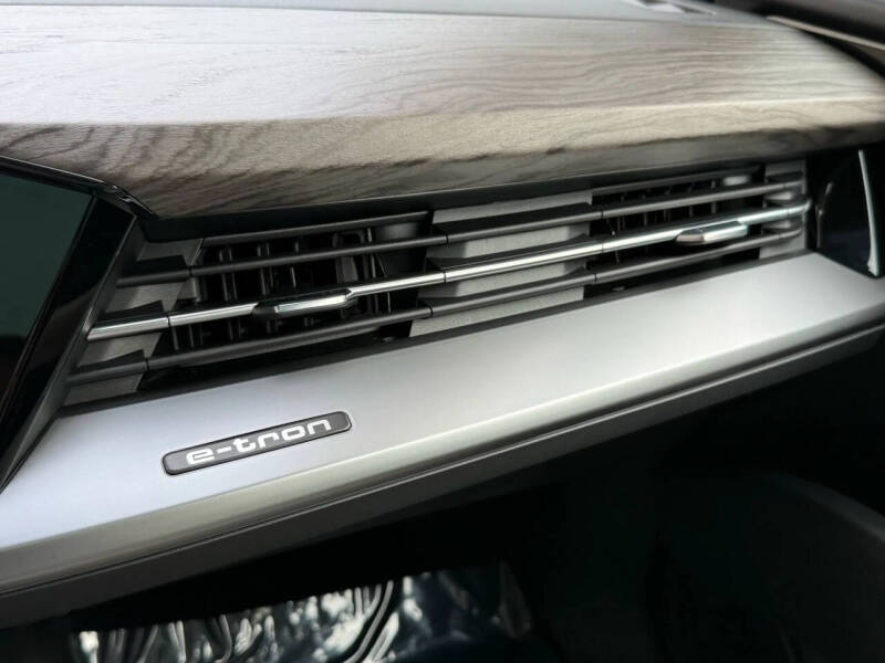 2024 Audi Q4 e-tron quattro Prestige 50