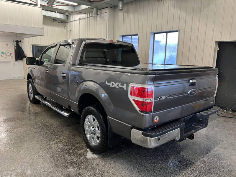 2010 Ford F-150 XLT photo 2