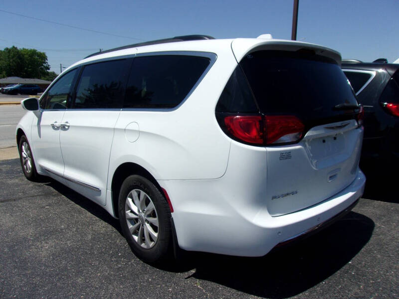 2017 Chrysler Pacifica Touring-L