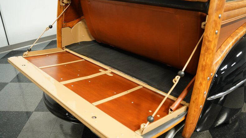 1948 Ford Super Deluxe