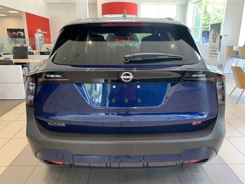 2025 Nissan Kicks SR