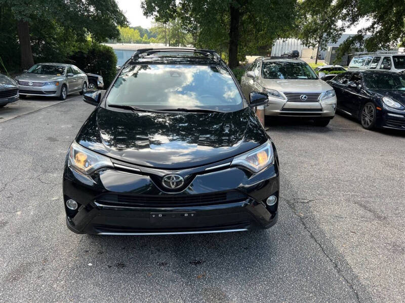 2017 Toyota RAV4 XLE photo 3