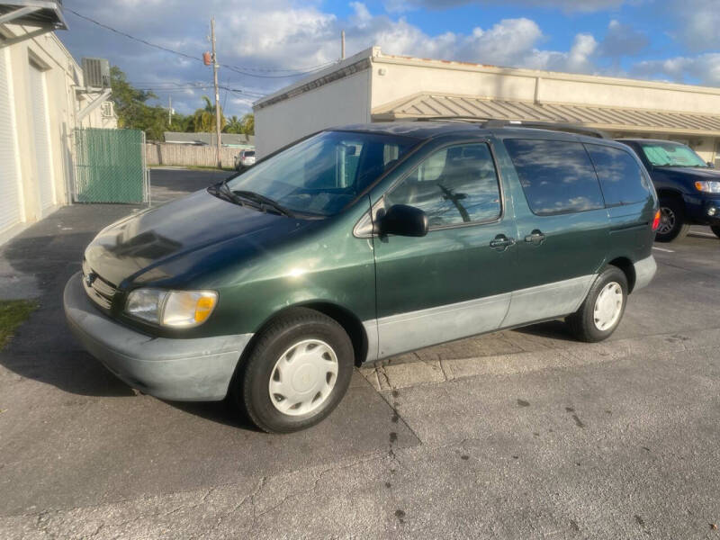 1999 Toyota Sienna for sale at Clean Florida Cars in Pompano Beach FL