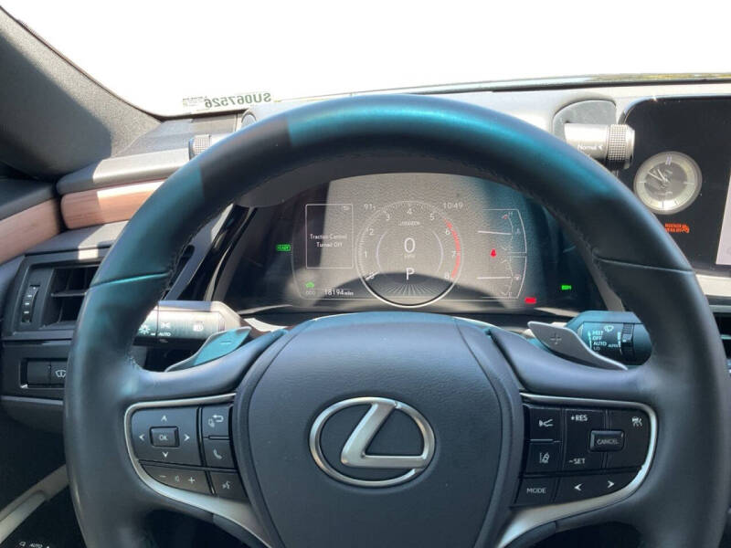 2025 Lexus ES 300h