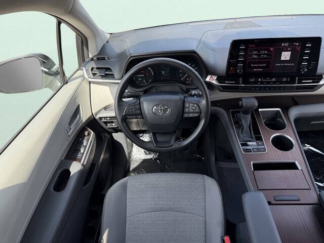 2024 Toyota Sienna LE 8-Passenger