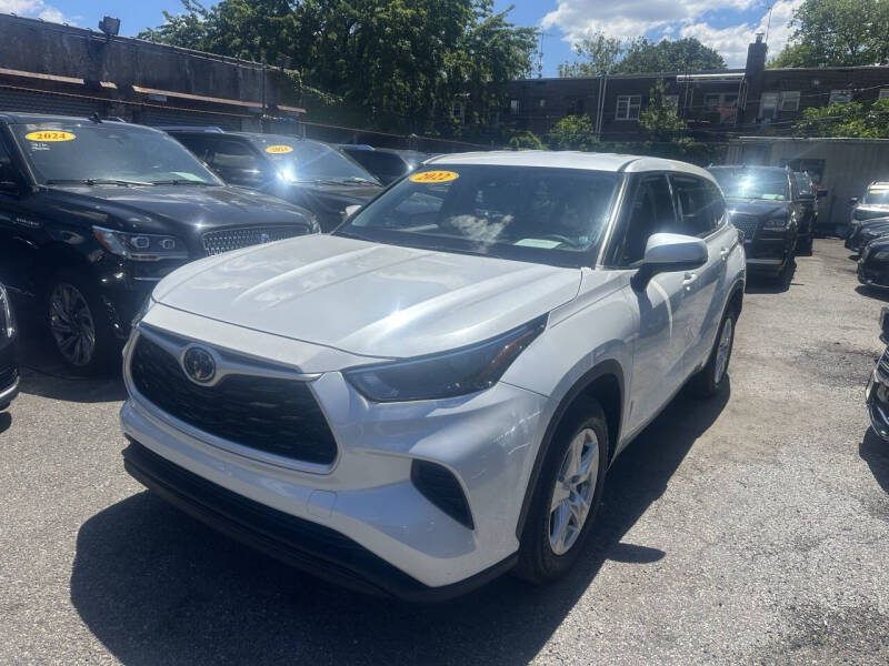 Used 2022 Toyota Highlander L with VIN 5TDCZRAH3NS556237 for sale in Brooklyn, NY