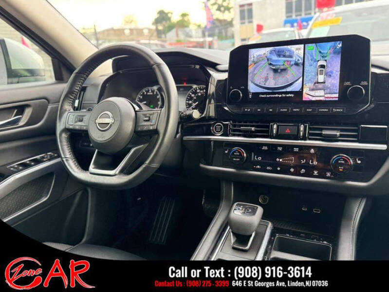 2022 Nissan Pathfinder SL