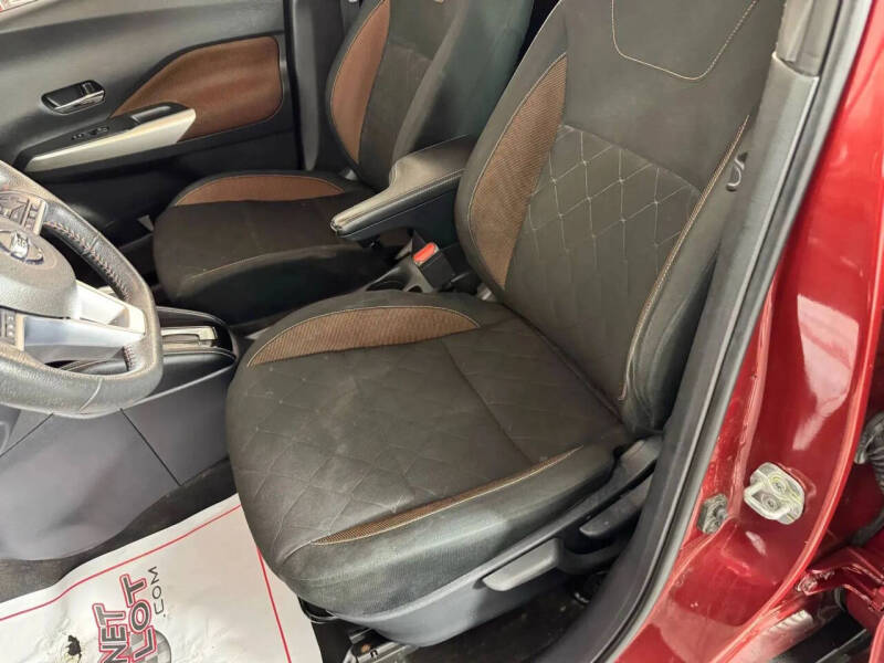 2020 Nissan Kicks SR