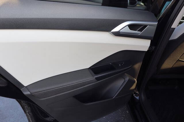 2025 Volkswagen Taos SE