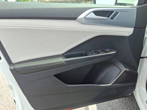 2025 Volkswagen Taos SE 4Motion