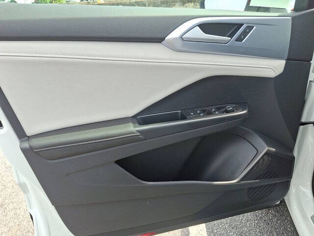 2025 Volkswagen Taos SE 4Motion