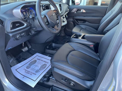 2026 Chrysler Pacifica Select