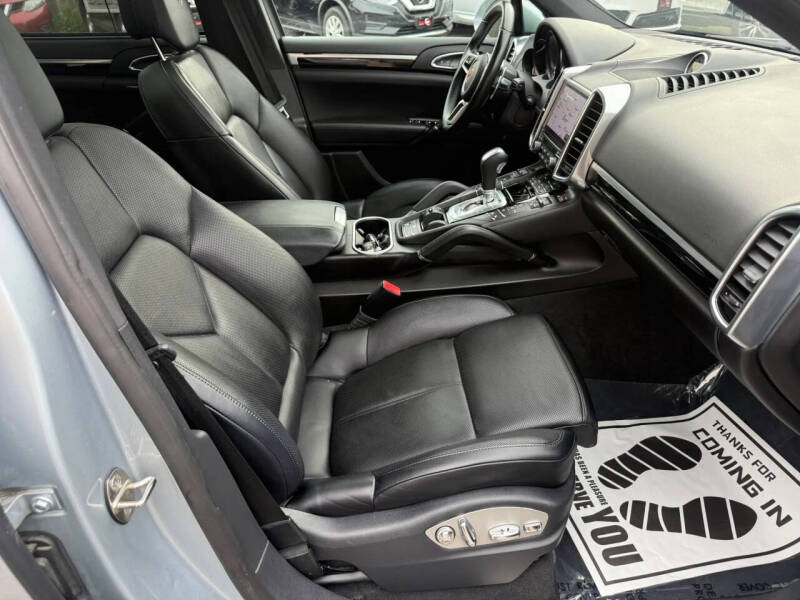 2018 Porsche Cayenne Platinum Edition