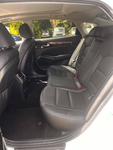 2017 Kia Cadenza Technology