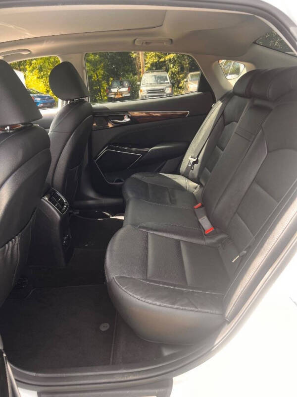 2017 Kia Cadenza Technology